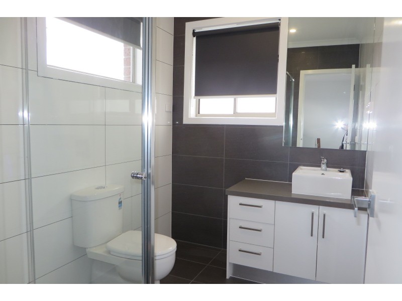 2/210 Darebin Drive, Lalor VIC 3075