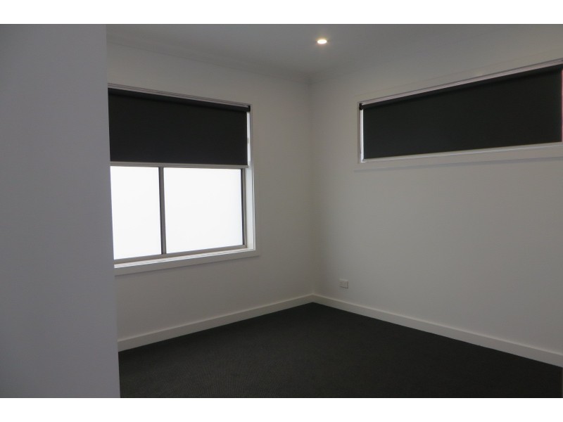 2/210 Darebin Drive, Lalor VIC 3075