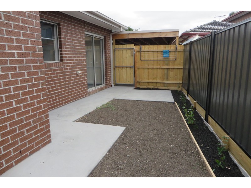 2/210 Darebin Drive, Lalor VIC 3075