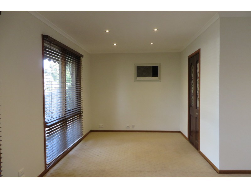 113 Prince Of Wales Avenue, Mill Park VIC 3082