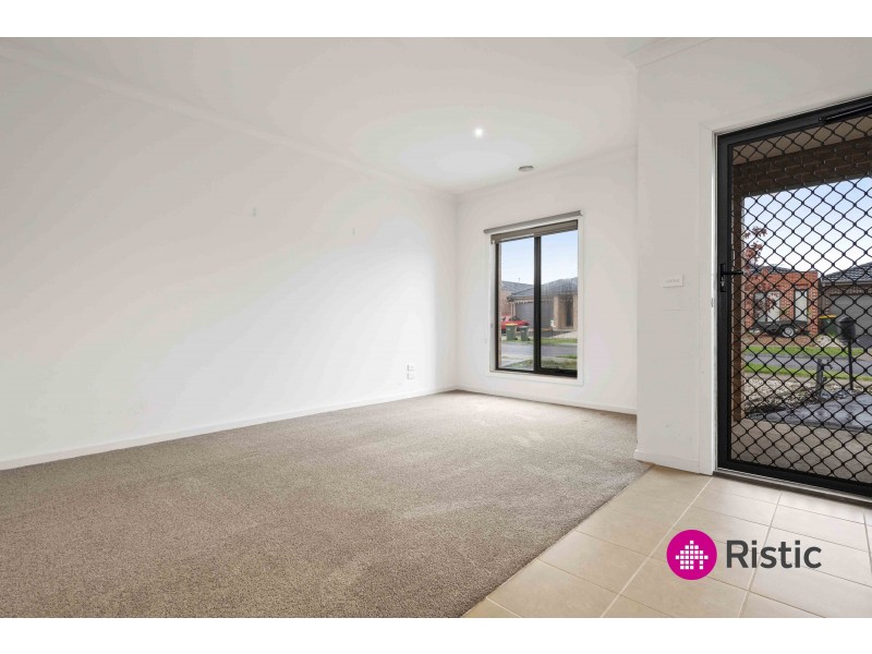 12 Dolphin Drive, South Morang VIC 3752