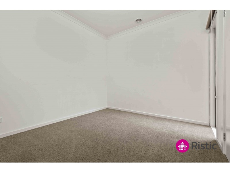 12 Dolphin Drive, South Morang VIC 3752