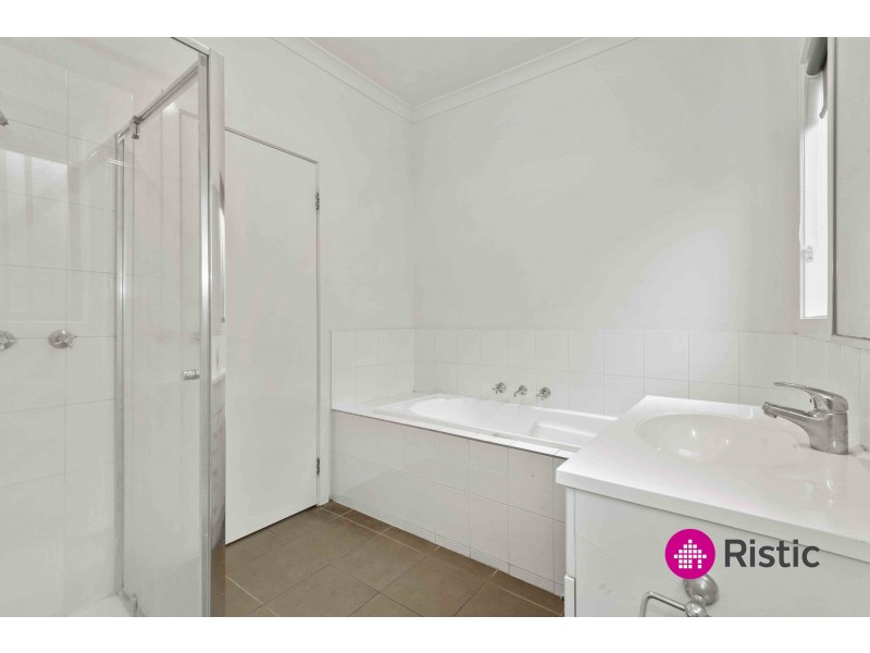 12 Dolphin Drive, South Morang VIC 3752