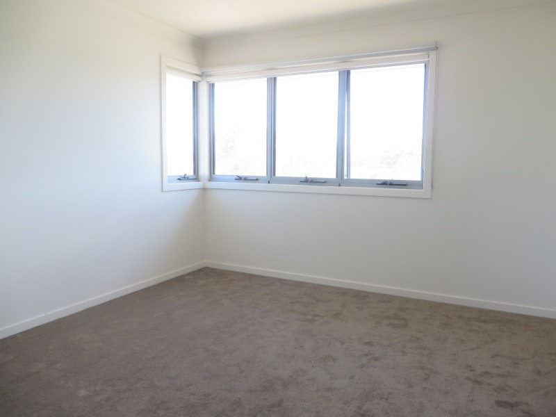 1/313 The Lakes Boulevard, South Morang VIC 3752