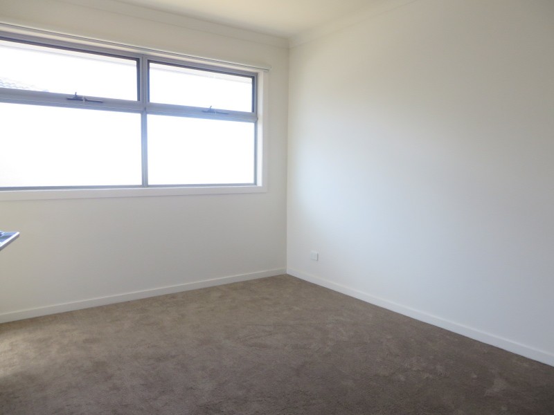 1/313 The Lakes Boulevard, South Morang VIC 3752