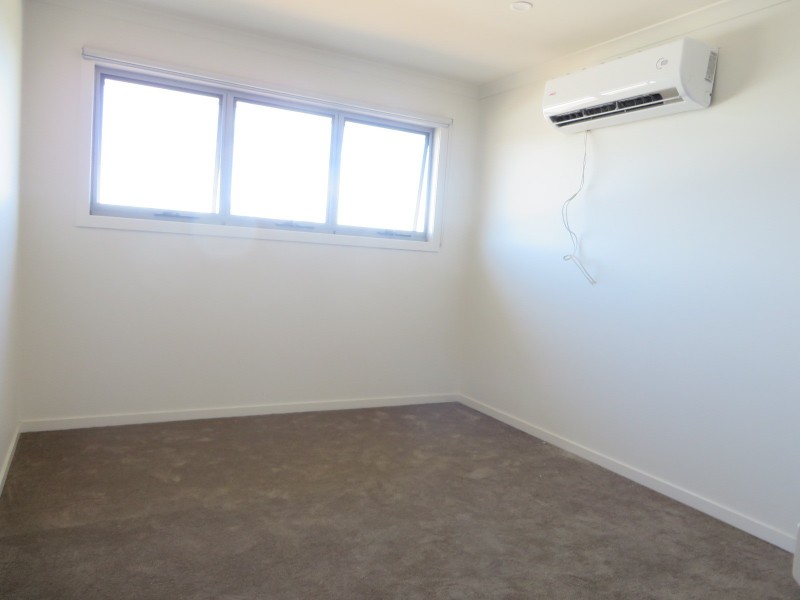 1/313 The Lakes Boulevard, South Morang VIC 3752