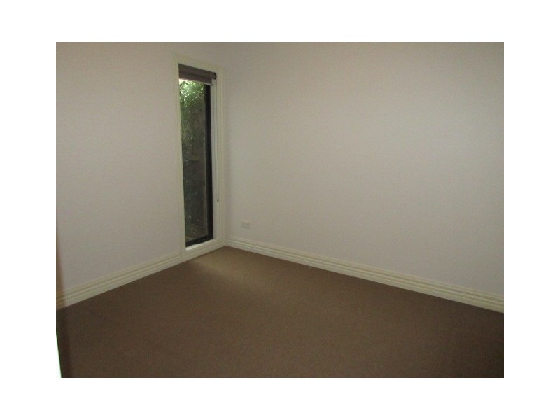 2/5 Windeatt Close, Mill Park VIC 3082