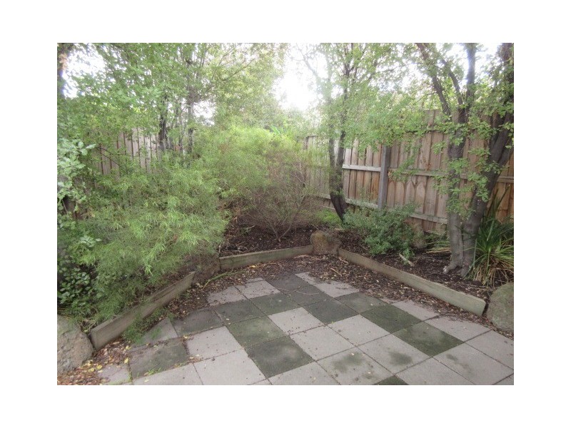 2/5 Windeatt Close, Mill Park VIC 3082