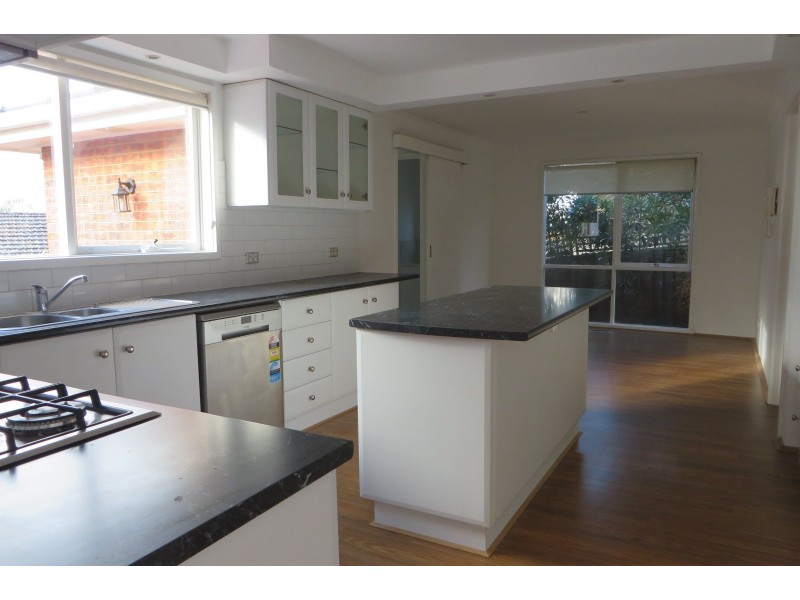 8 Nigel Crescent, Gladstone Park VIC 3043