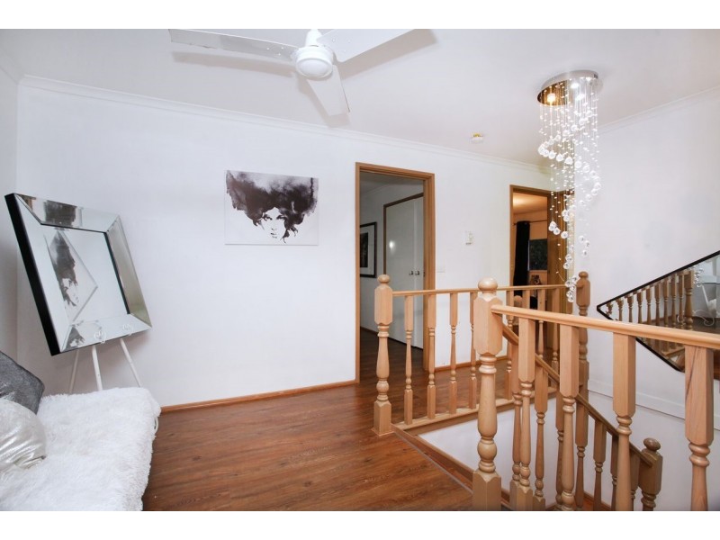 8 Nigel Crescent, Gladstone Park VIC 3043
