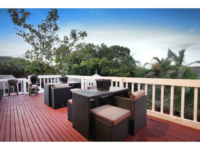 8 Nigel Crescent, Gladstone Park VIC 3043
