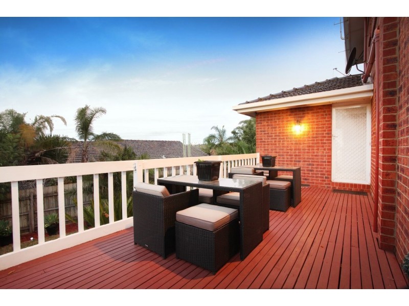 8 Nigel Crescent, Gladstone Park VIC 3043
