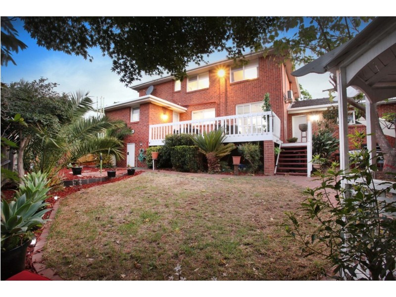 8 Nigel Crescent, Gladstone Park VIC 3043
