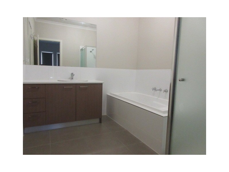 42 Saxony Drive, Epping VIC 3076