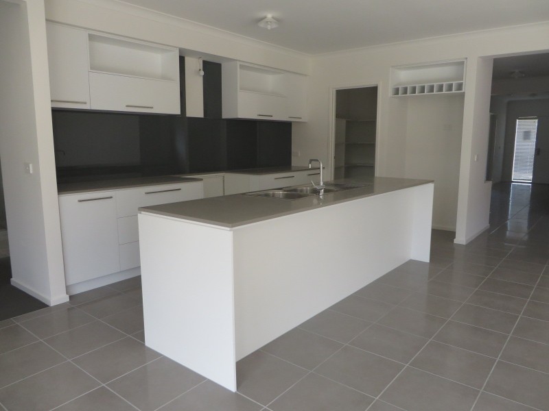 6 Witchazel Drive, South Morang VIC 3752