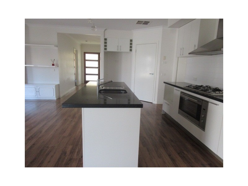 20 Basken Drive, South Morang VIC 3752