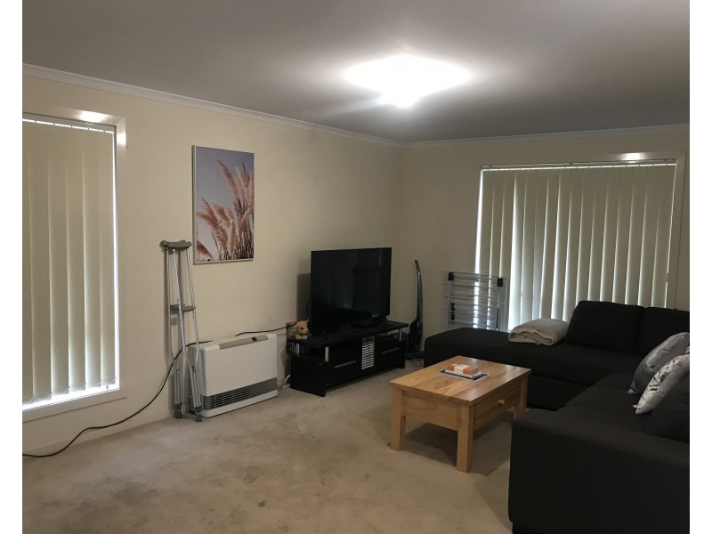 33 Pace Circuit, South Morang VIC 3752