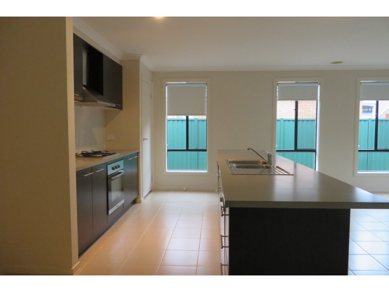 14 Coleridge Way, South Morang VIC 3752