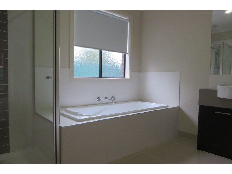 14 Coleridge Way, South Morang VIC 3752