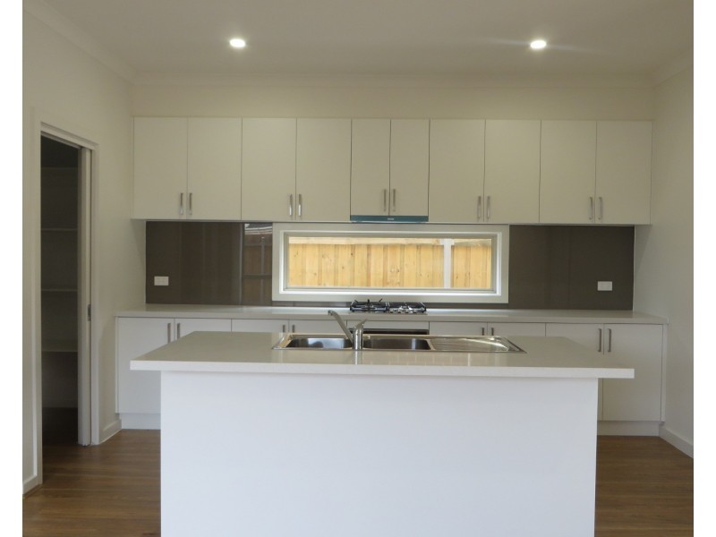 29 Kinkora Crescent, South Morang VIC 3752