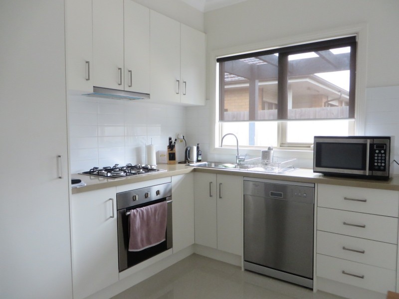 2/114 Cyprus Street, Lalor VIC 3075