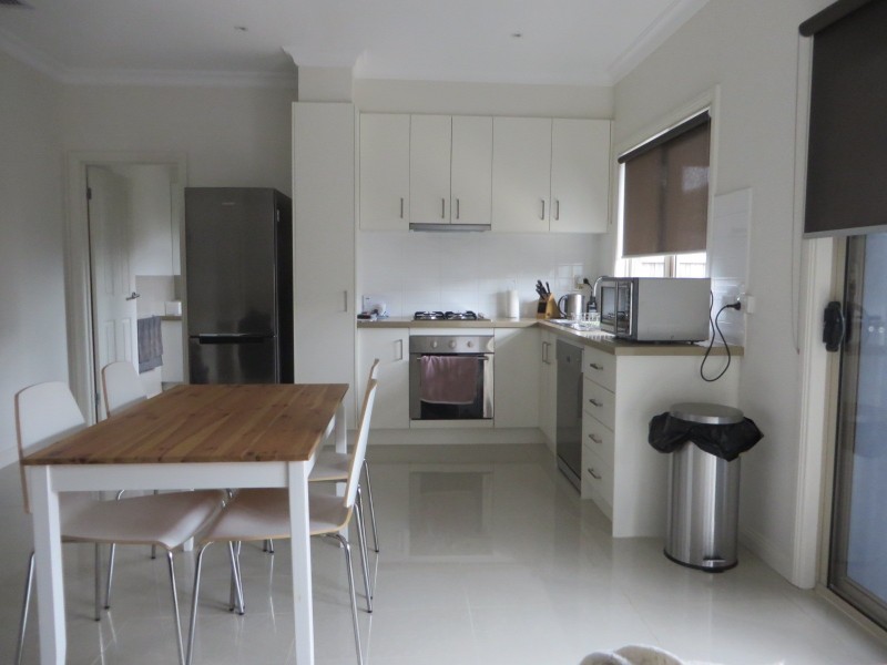 2/114 Cyprus Street, Lalor VIC 3075