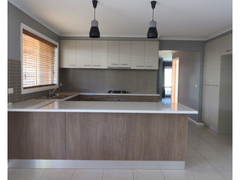 4 Camden Close, South Morang VIC 3752