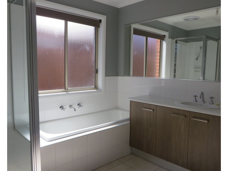 4 Camden Close, South Morang VIC 3752