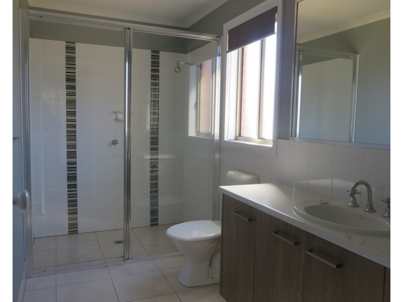 4 Camden Close, South Morang VIC 3752