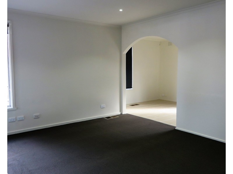 1/207 Darebin Drive, Lalor VIC 3075