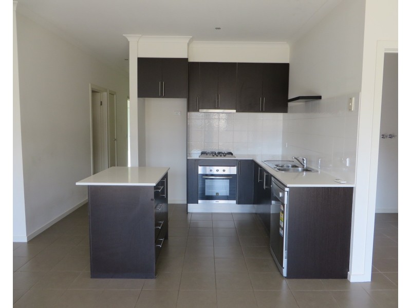 6 Dolphin Drive, South Morang VIC 3752