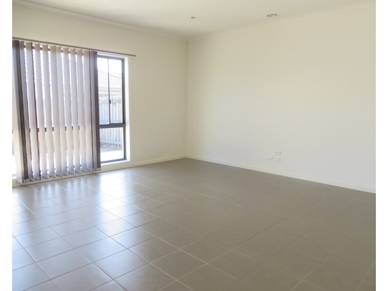 6 Dolphin Drive, South Morang VIC 3752