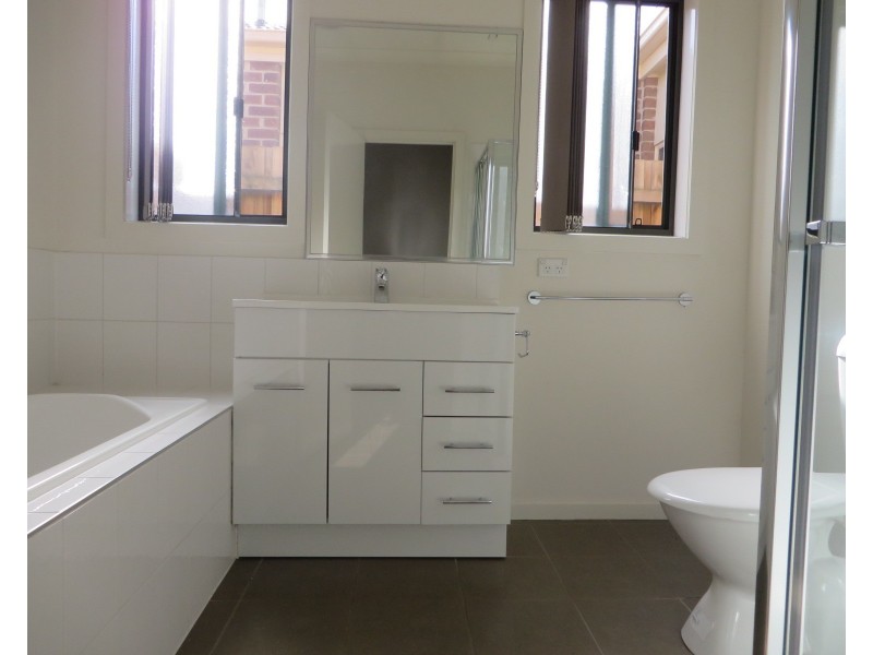 6 Dolphin Drive, South Morang VIC 3752