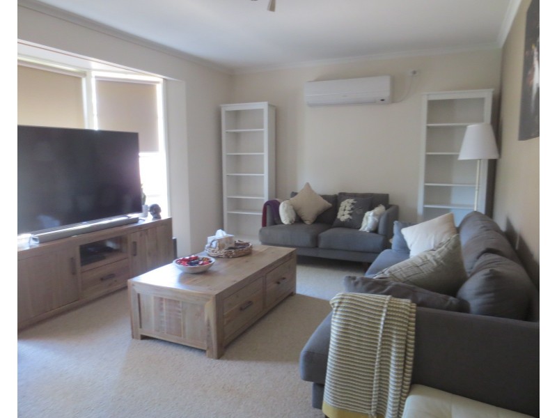 1/122 McDonalds Road, Epping VIC 3076