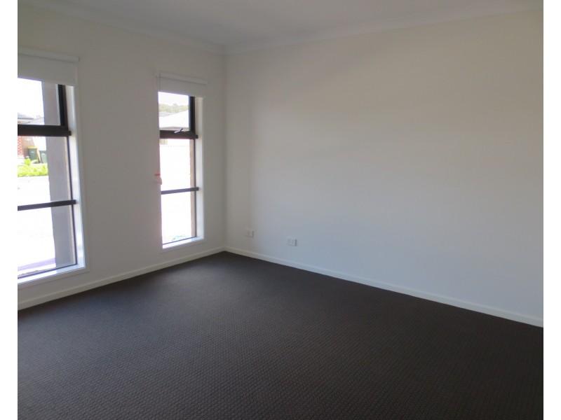 32 Maremma Drive, Mernda VIC 3754