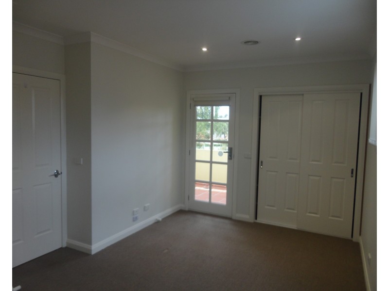 2/11 Payne Place, South Morang VIC 3752