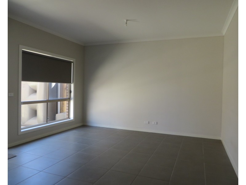 10 Pittard Walk, Epping VIC 3076