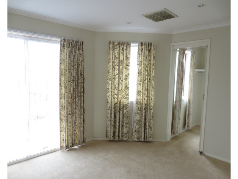 2 Allwyn Crescent, Mill Park VIC 3082