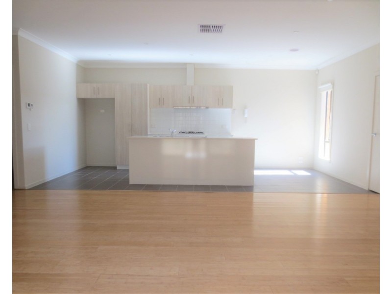 8 Fashoda Drive, Mernda VIC 3754