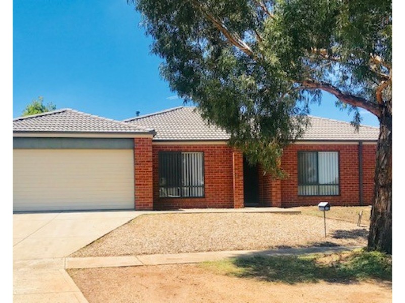 32 Cootamundra Circuit, Melton West VIC 3337