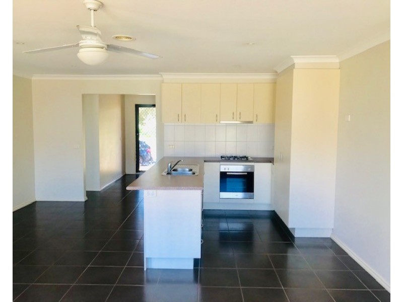 32 Cootamundra Circuit, Melton West VIC 3337