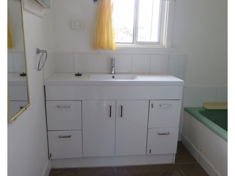 31 Barton Street, Reservoir VIC 3073