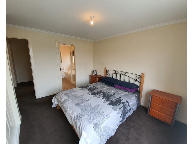 29 Pace Circuit, South Morang VIC 3752