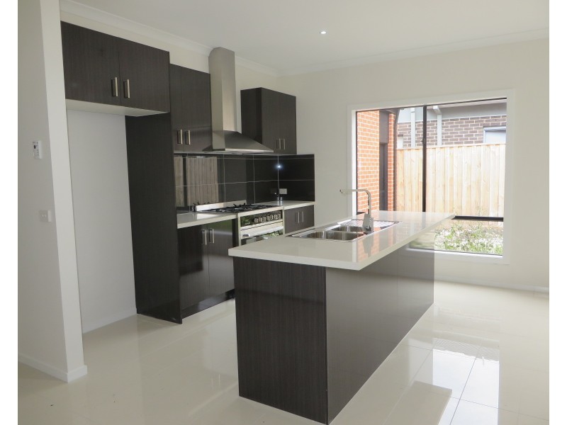 12 Pribislaw Crescent, Epping VIC 3076