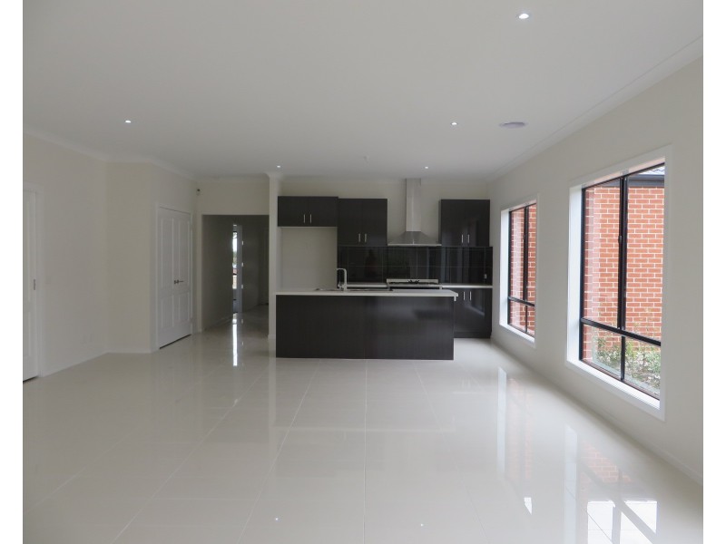 12 Pribislaw Crescent, Epping VIC 3076