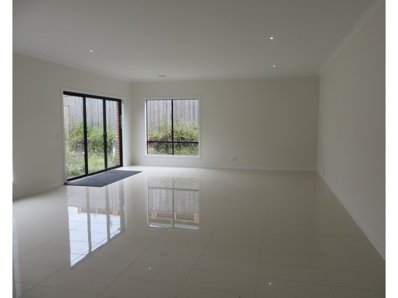 12 Pribislaw Crescent, Epping VIC 3076