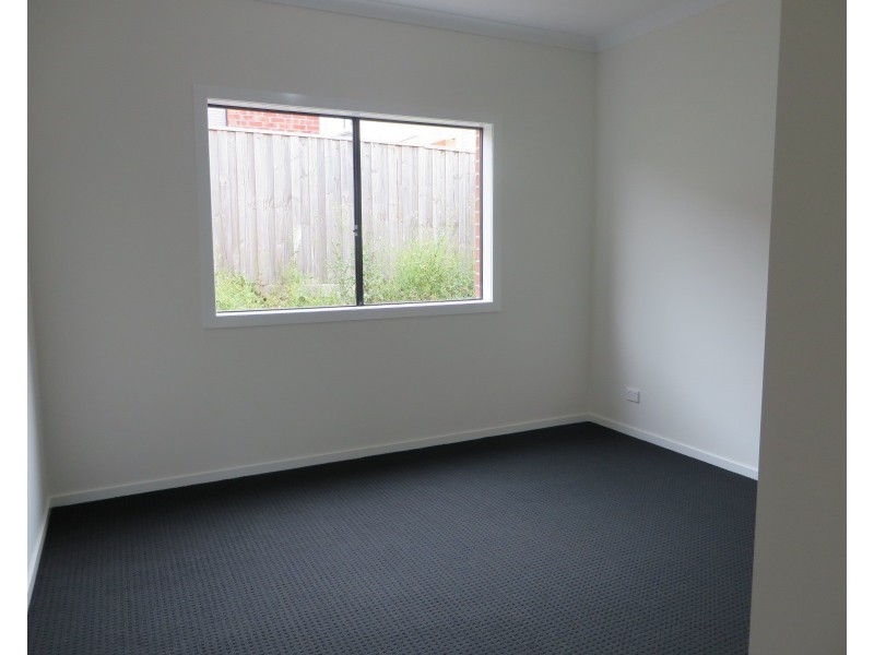 12 Pribislaw Crescent, Epping VIC 3076