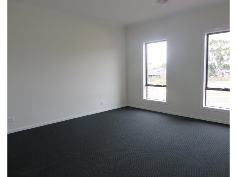 12 Pribislaw Crescent, Epping VIC 3076