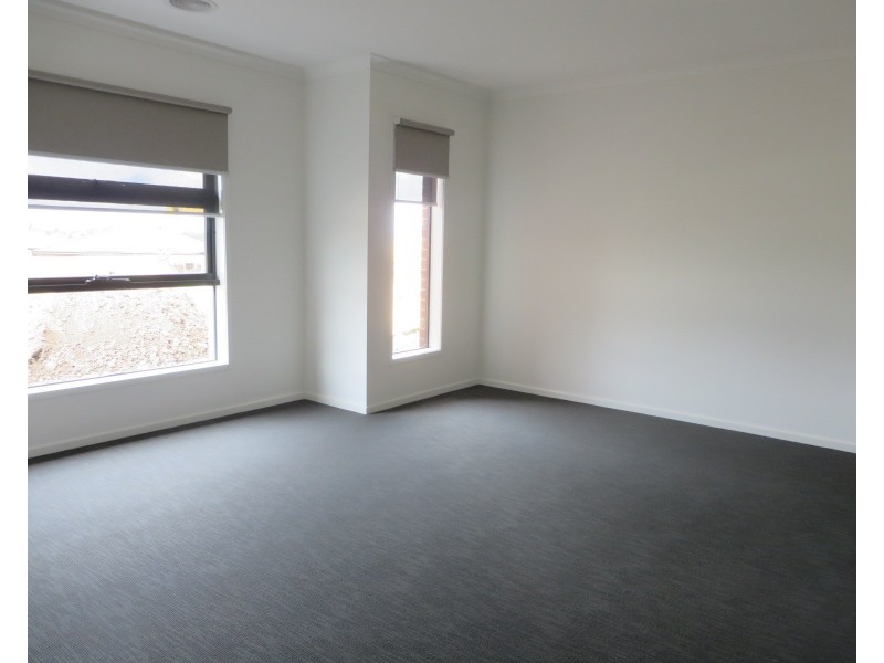 8 Witchazel Drive, South Morang VIC 3752