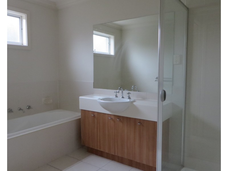 12 Brentwood Place, Roxburgh Park VIC 3064